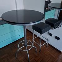 Tavolo bar con sgabello