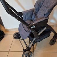 passeggino con accessori in foto
