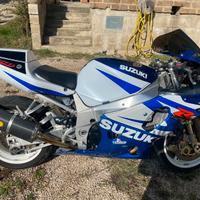 Suzuki gsx R750