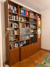 Libreria con porta televisione e credenza