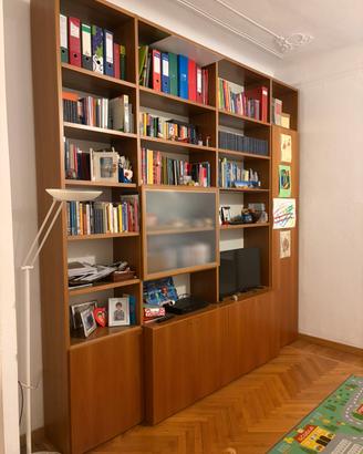 Libreria con porta televisione e credenza