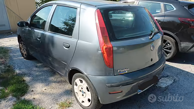 Auto Punto 2004 da demolire