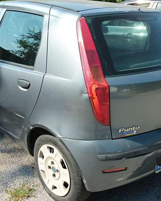 Auto Punto 2004 da demolire