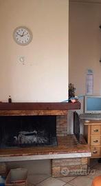 Camino ad angolo con rivestimento