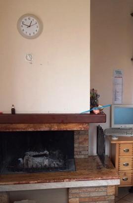 Camino ad angolo con rivestimento