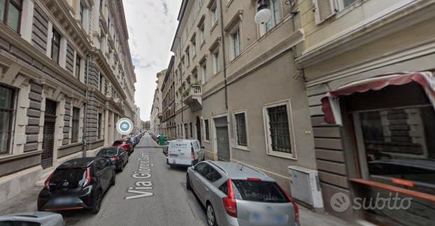 Stanza singola nel centro di Trieste