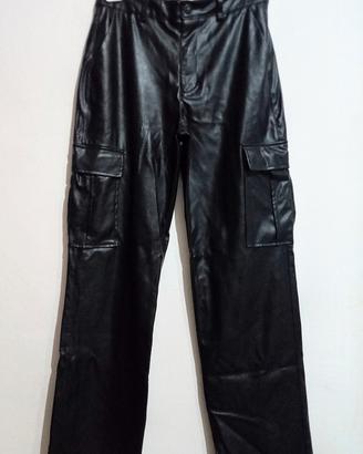 Pantalone cargo in ecopelle Pull&Bear