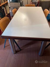 Tavolo da riunioni per ufficio