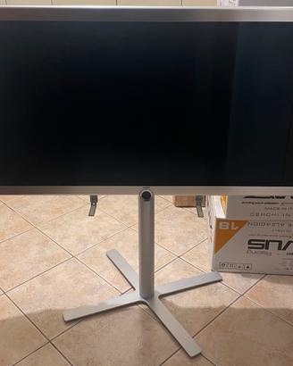 Televisore Lowe individual 40”