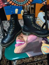 Dr. Martens modello vegan nere taglia 36