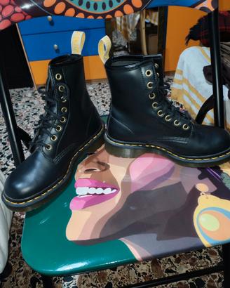 Dr. Martens modello vegan nere taglia 36