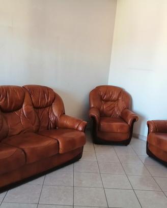 divano con poltrone in vera pelle