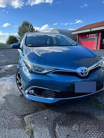 Toyota Auris Hybrid 