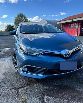 Toyota Auris Hybrid 