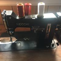 Macchina da cucire vintage NECCHI