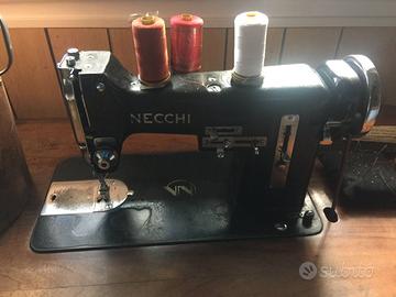 Macchina da cucire vintage NECCHI