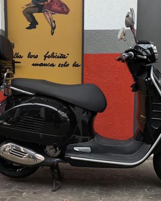 Piaggio Vespa 300 GTS hpe Tech