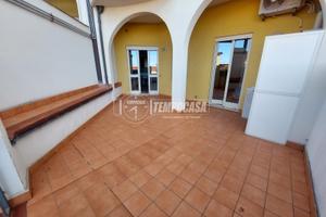 BILOCALE OLTRE ACCESSORI A DUE PASSI DAL MARE A PI