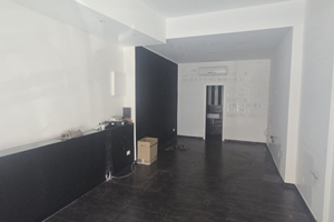 Locale Commerciale a Pomezia Centro