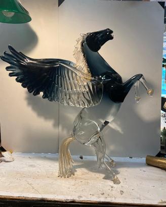 figura di Pegaso in vetro di Murano