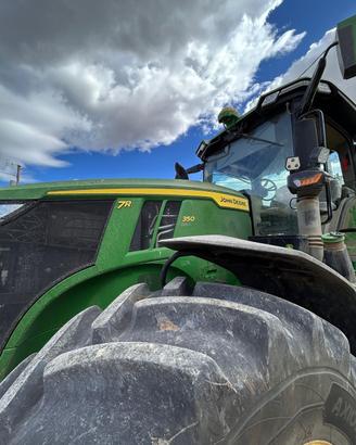 Trattore John Deere 7R350