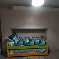 Armadio a ponte e letti sovrapposti scorrevoli