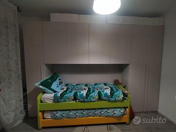 Armadio a ponte e letti sovrapposti scorrevoli