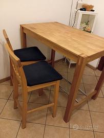 Tavolo bar Jysk con due sgabelli