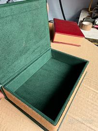 Scatola portaoggetti a forma di libro