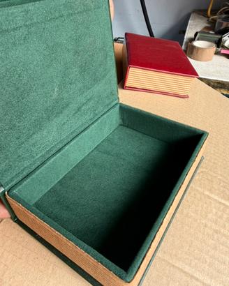 Scatola portaoggetti a forma di libro