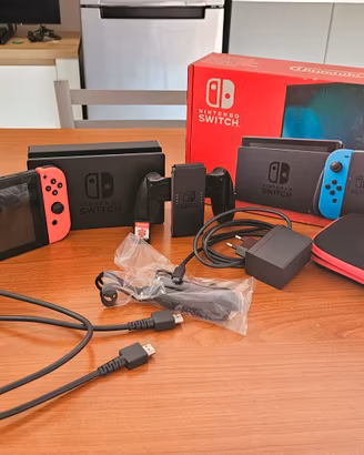 Switch V2 (Batteria Migliorata) +  Pokemon Scudo