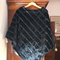 Mantella in eco pelliccia