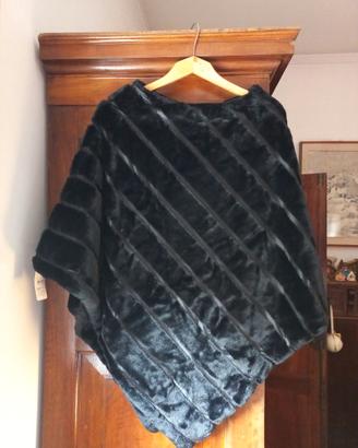 Mantella in eco pelliccia