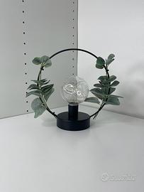 Lampada decorativa Led con sfera luminosa e foglie