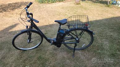 Bici elettrica da citta, donna, marca Kalkhoff 