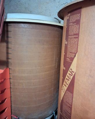 Botti in vetroresina per vino