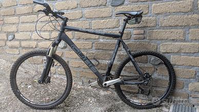 Mountain bike Cube anni 2000
