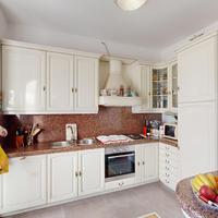 Cucina completa con top in granito rosso