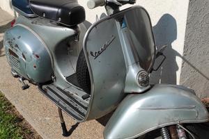 Vespa 150 Sprint conservata da passaggio 