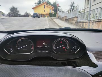 PEUGEOT 2008 BlueHDi 100 GT Line