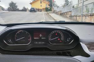 PEUGEOT 2008 BlueHDi 100 GT Line