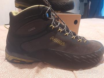 Scarponcini da trekking montagna