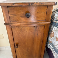 Comodino antico in legno massello