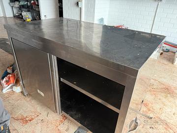 Tavolo  armadiato acciaio inox senza alzatina