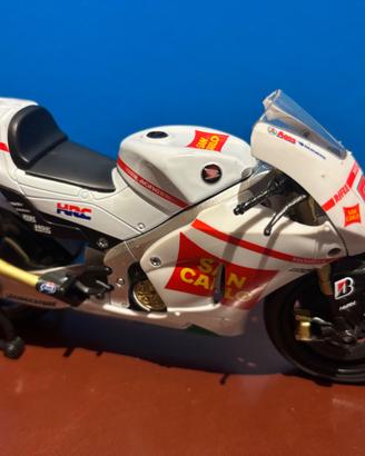 MARCO SIMONCELLI - MOTO HONDA 1/12 - NEW RAY
