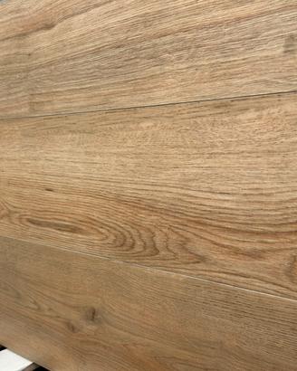 Piastrelle in gres porcellanato effetto legno