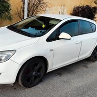 OPEL ASTRA 1400 TURBO GPL 2011