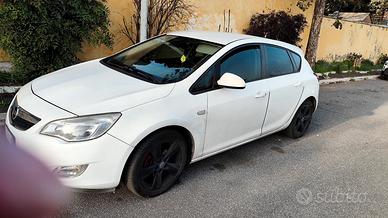 OPEL ASTRA 1400 TURBO GPL 2011