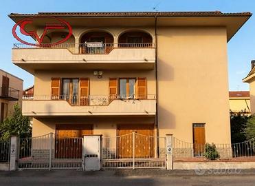 Villa di 400 m² con più di 5 locali e box auto dop