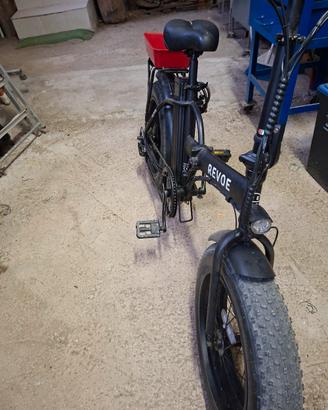 Bicicletta Revoe Fatbike elettrica